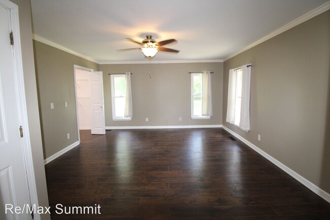 Building Photo - 3 br, 2 bath House - 695 E. Brewington Road