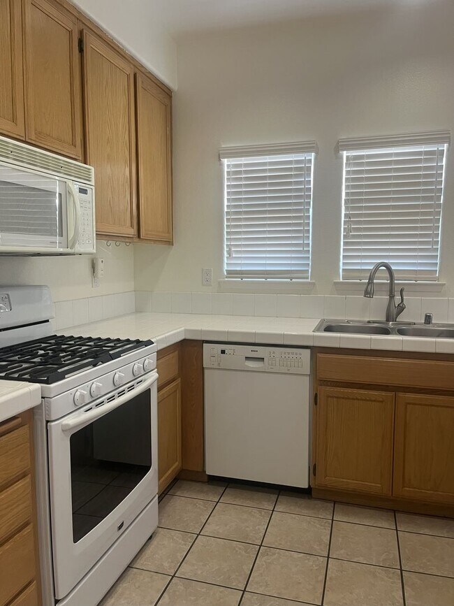 Foto del edificio - Charming 2 Bedroom-1.5 bath Home Available Now!