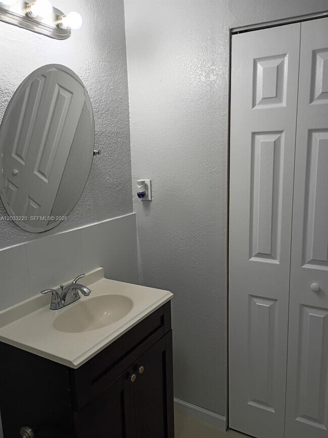 Foto del edificio - 944 NW 51st St