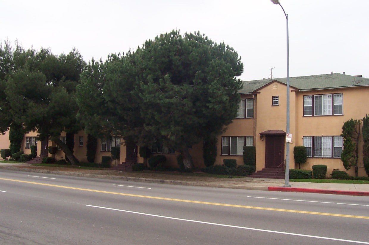 Primary Photo - 6301-6311 West Blvd