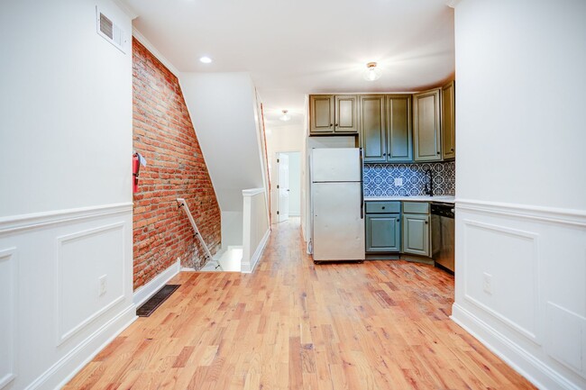 Building Photo - 2226 N Sydenham St