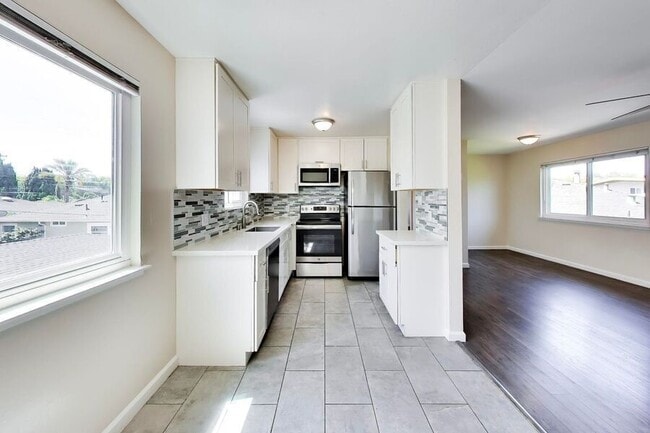 Building Photo - 227 Madrone St