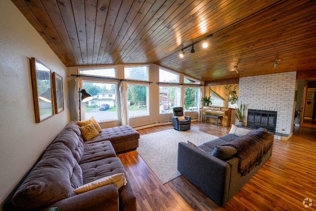 Building Photo - 6701 St Ives Pl