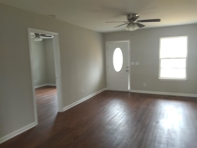 Building Photo - 2043 Leota St