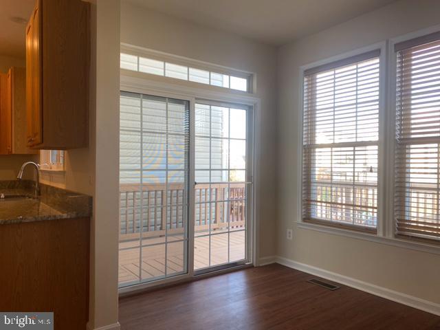 Foto del edificio - 1203 Cambria Terrace NE