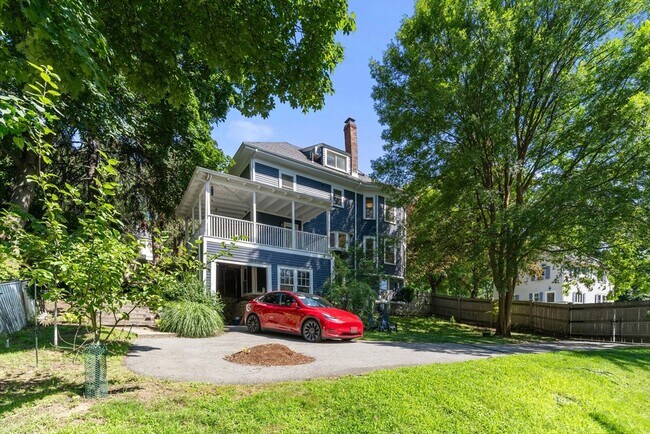 Building Photo - 161 Highland Ave