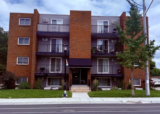 Building Photo - 3155 Sandwich St
