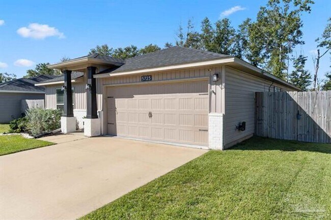 Building Photo - Beautiful home in Pace!