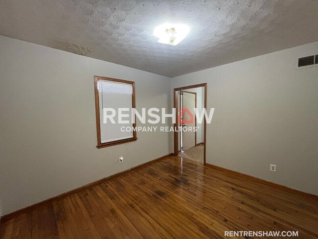 Building Photo - 4593 Wooddale Ave