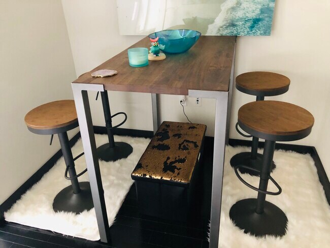 Dining Area - 20 Pine St