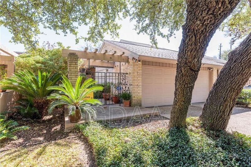 Foto principal - 3833 Steck Ave