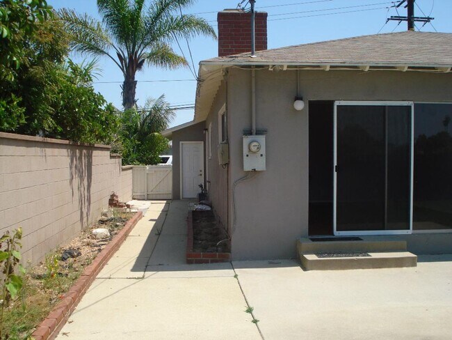 Foto del edificio - TORRANCE 3 BEDROOM 2 BATHROOM HOUSE FOR LEASE! AVAILABLE