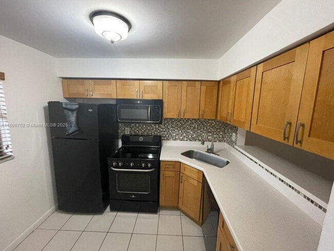Foto del edificio - 3410 Foxcroft Rd