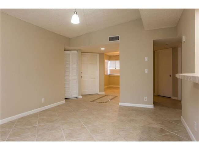 Foto del edificio - 8120 NW 15th Mnr