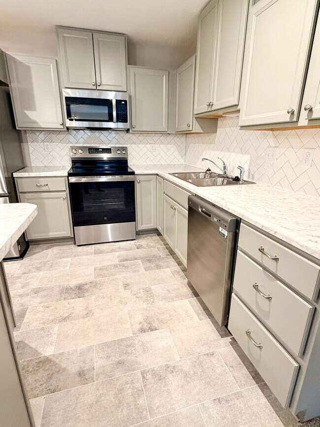 Foto del edificio - Exquisite just built condo with everything! Ground floor, no stairs, attached garage