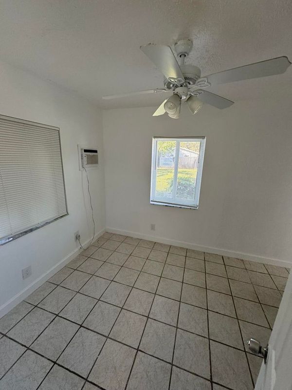 Foto del edificio - 920 N Haverhill Rd