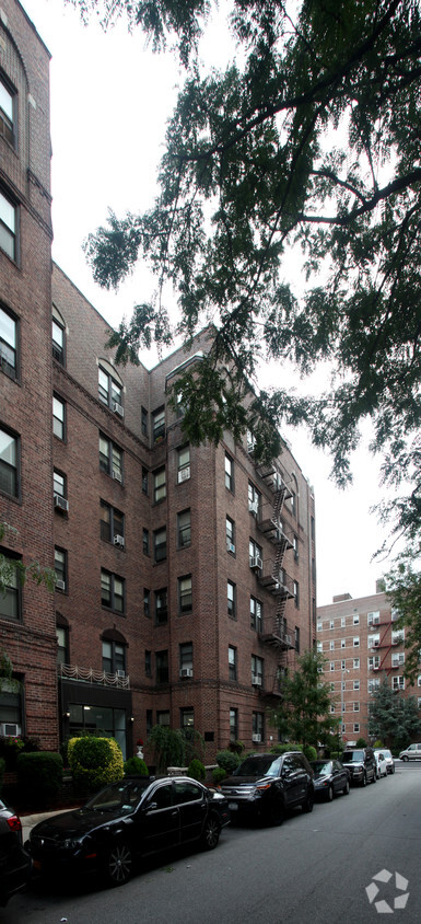 Foto del edificio - 63-53 Haring St