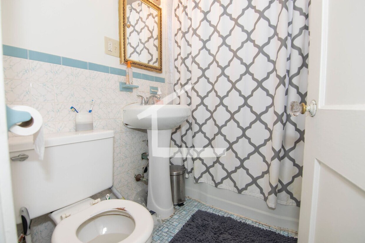 Building Photo - One Bedroom on Green Line in Allston