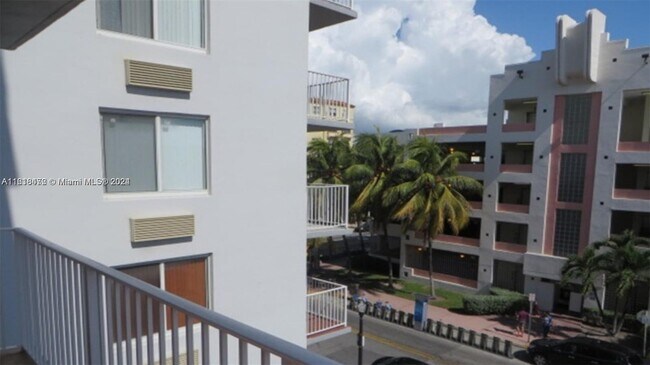 Building Photo - 1255 Collins Ave