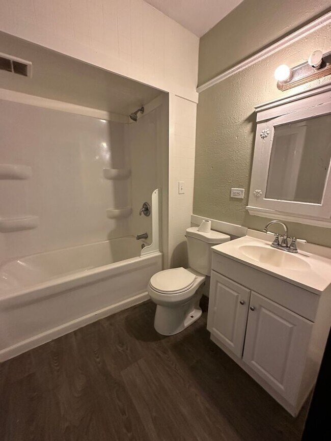 Foto del edificio - 3069 W 105th St