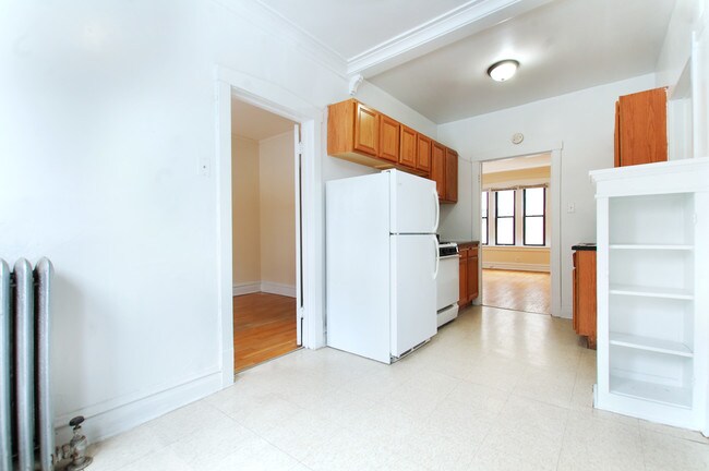 Building Photo - 1471 W Carmen Ave