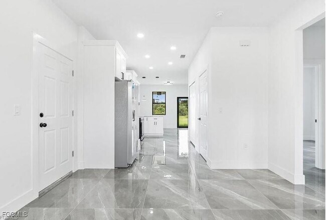 Building Photo - 128 Nave Ave S