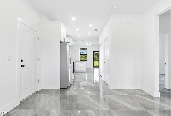 Foto del edificio - 128 Nave Ave S