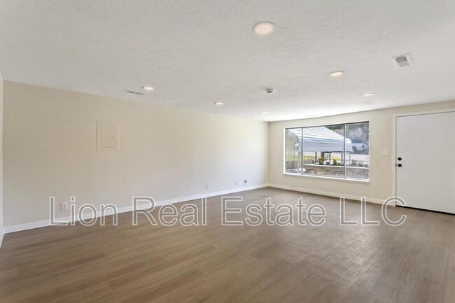 Building Photo - 1328 Harrop Street