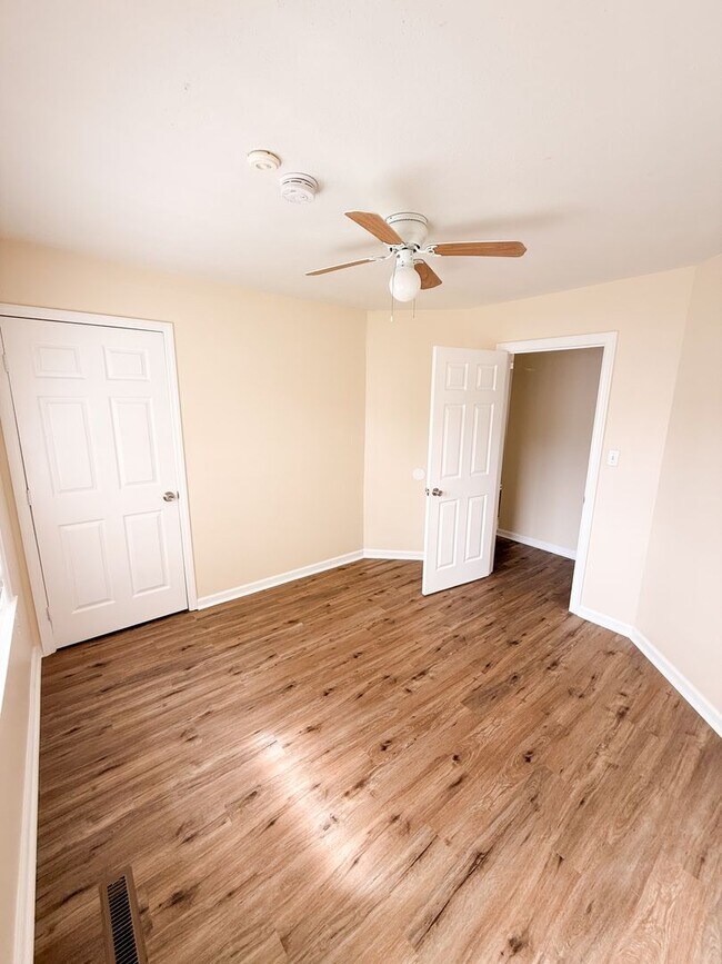 Foto del edificio - 908 E Park Ave