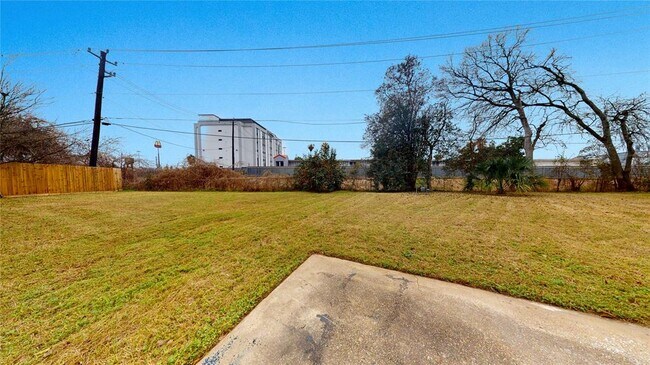 Building Photo - 10210 Valencia Dr