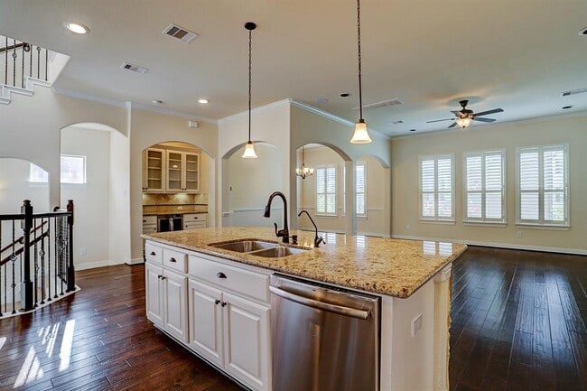 Building Photo - 10608 Enclave Shadows Ct