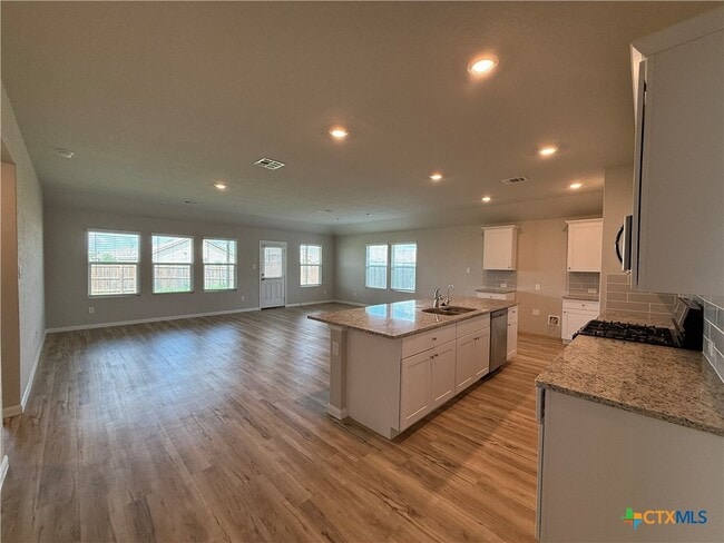 Building Photo - 554 Blue Stem Rd