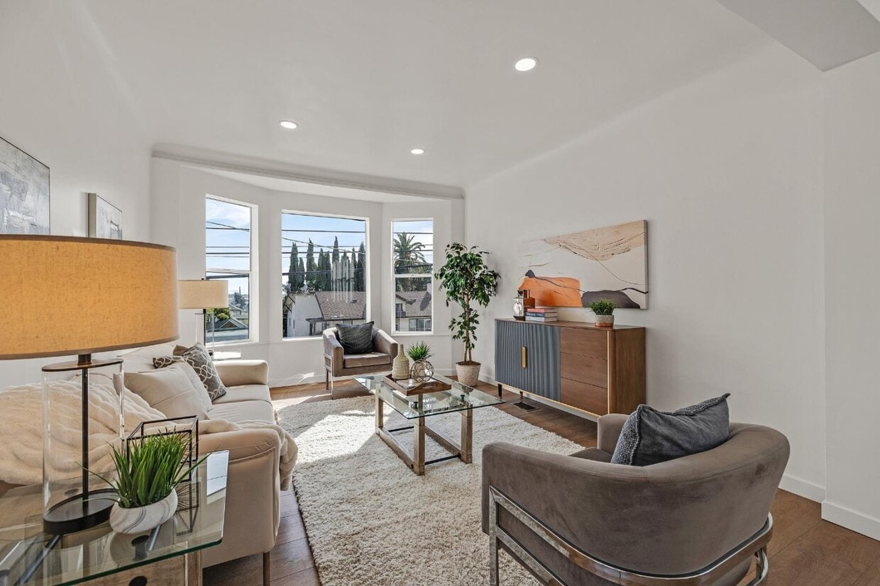 Foto principal - 4730 Melrose Ave