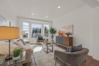 Building Photo - 4730 Melrose Ave