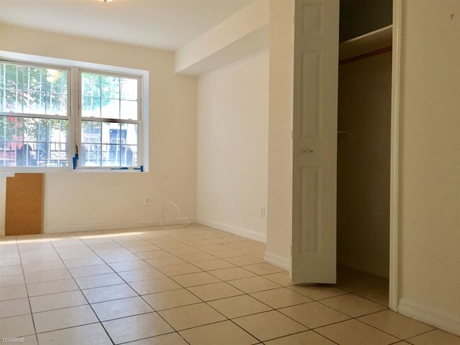 Foto del edificio - 1017 Halsey St