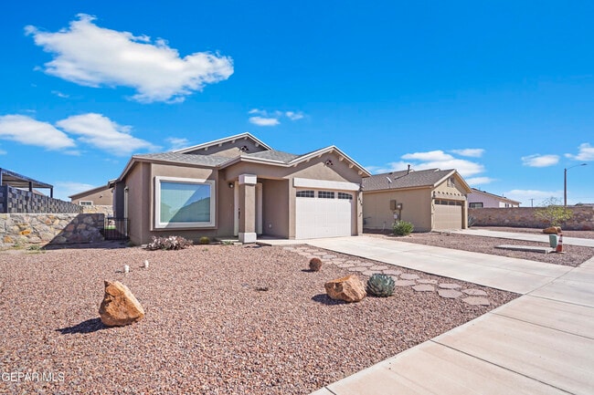 Building Photo - 11629 Flor Achillea