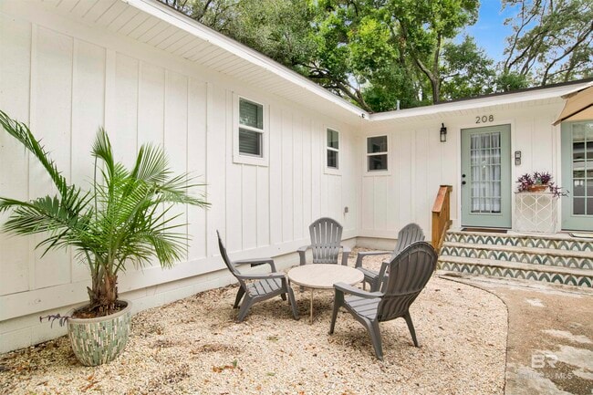 Building Photo - 208 E 22nd Ave