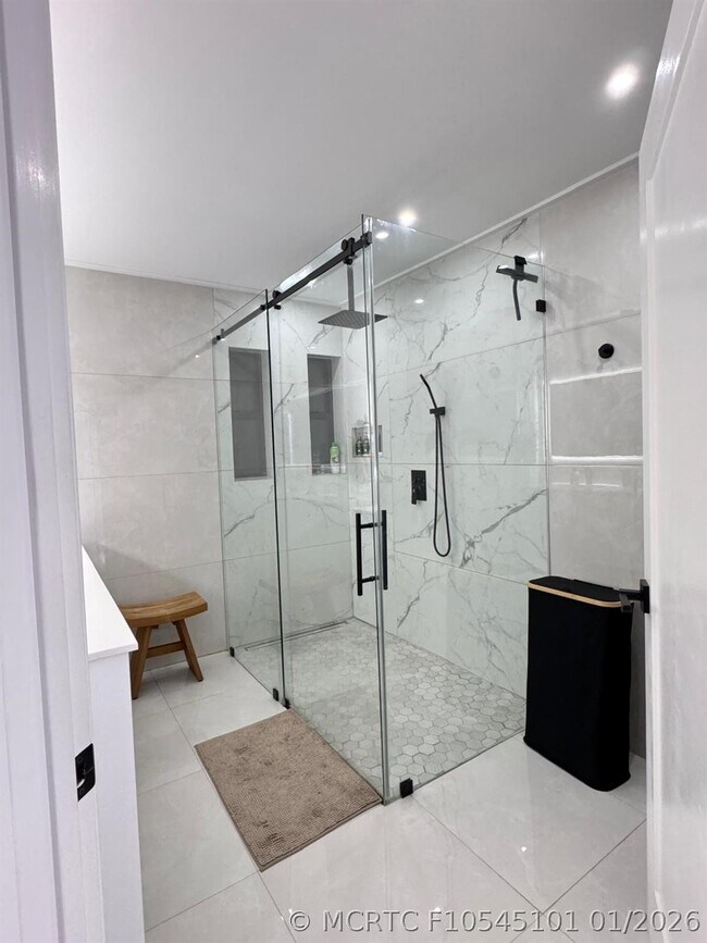 Foto del edificio - 8455 NW 190th Terrace