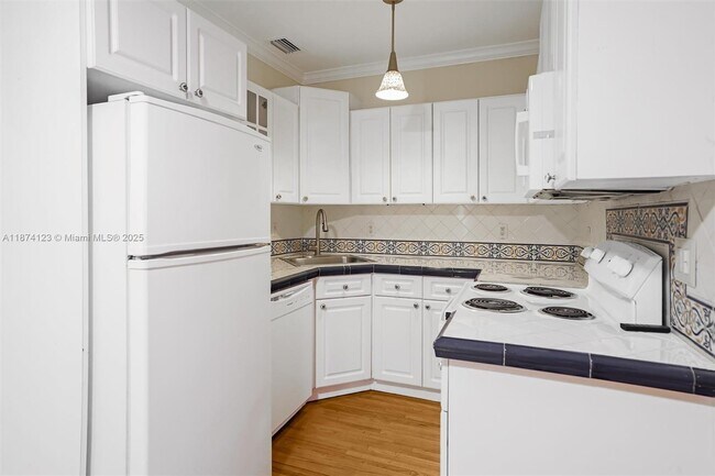 Foto del edificio - 45 Antilla Ave