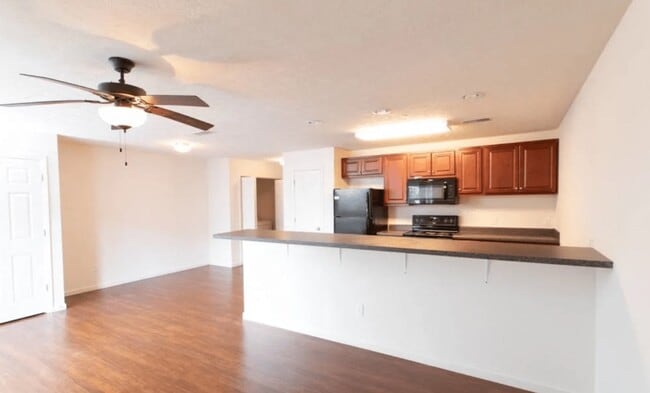 Building Photo - McCormick Manor