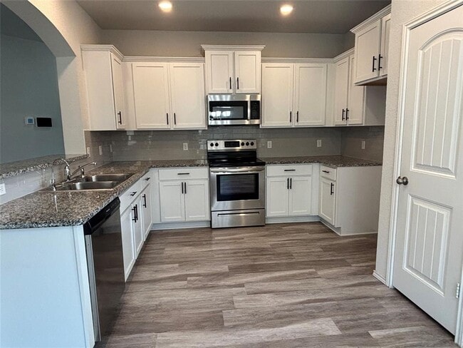 Building Photo - 111 Lillian Dr