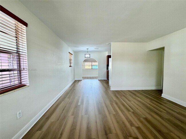 Building Photo - 1351 W 34th St