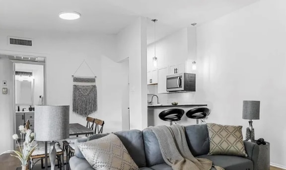 Foto principal - 2627 Douglas Ave