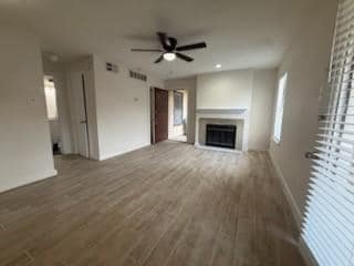 Foto del edificio - 1716 Crest Grove Dr