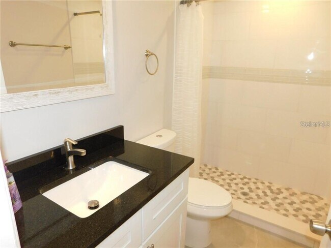 Foto del edificio - 5812 Erin Ln S