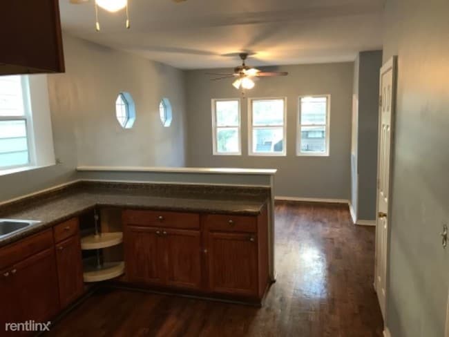 Building Photo - 8639 S Phillips Ave