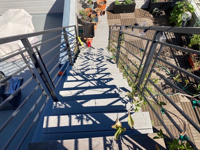 Foto del edificio - Five Levels of Deluxe Living in the Meredi...