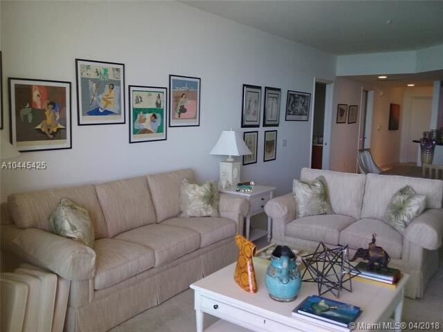 Foto del edificio - 2650 Lake Shore Dr