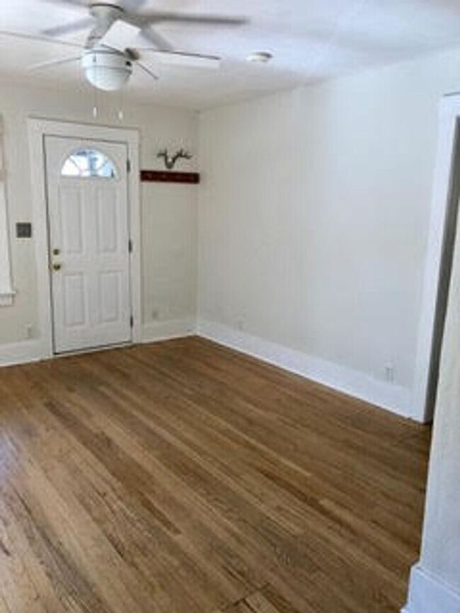 Building Photo - Charming 2 Bed, 1 Bath Bungalow in Old Tow...