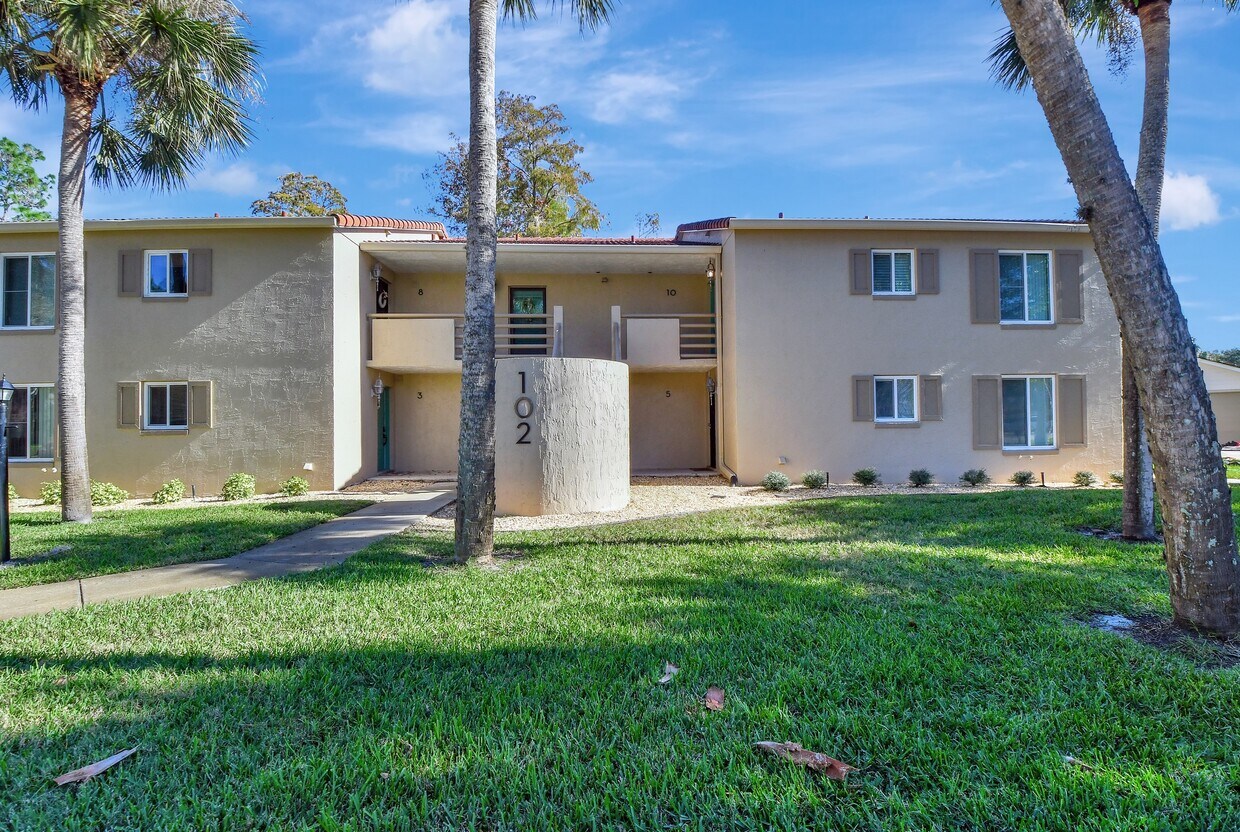 Foto principal - 102 Bob White Ct